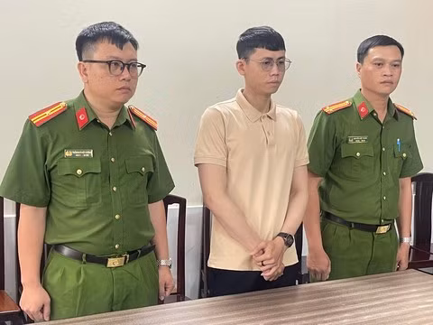 Nguyễn Văn Hênh tại cơ quan công an