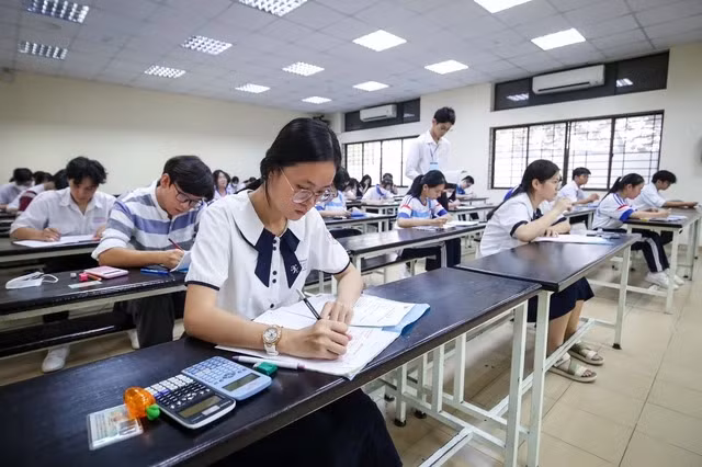 Thí sinh dự thi đợt 1 kỳ thi đánh giá năng lực ĐH Quốc gia TP.HCM ngày 7.4 vừa qua. ẢNH: NHẬT THỊNH Thí sinh dự thi đợt 1 kỳ thi đánh giá năng lực ĐH Quốc gia TP.HCM ngày 7.4 vừa qua. ẢNH: NHẬT THỊNH
