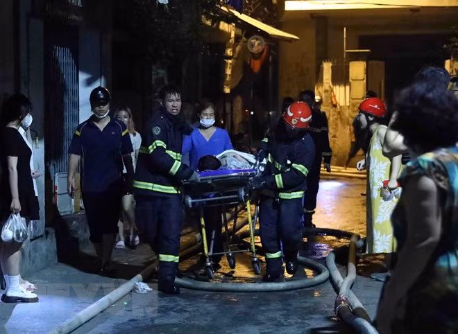 Theo thông tin ban đầu, vụ cháy xảy ra vào khoảng 23h30. (Ảnh: Phạm Kiên/TTXVN) Theo thông tin ban đầu, vụ cháy xảy ra vào khoảng 23h30. (Ảnh: Phạm Kiên/TTXVN)