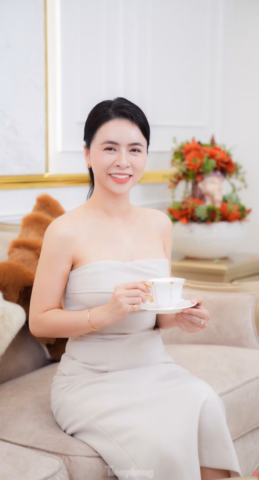 Trong cuộc trò chuyện với Tiền Phong, nữ diễn viên thật thà chia sẻ chuyện bị đạo diễn Lê Đỗ Ngọc Linh "lừa" vào vai người giúp việc. "Lúc đầu đạo diễn thuyết phục tôi là vai này rất hay, thú vị. Tôi gật đầu đồng ý ngay. Lúc đó tôi chưa biết là vai ô sin. Khi biết mình đóng vai Thoa, tôi khá băn khoăn và có ý định xin rút. Không phải vì kiêu căng, chảnh hay kén chọn vai mà thực sự tôi muốn thử sức dạng vai khác", diễn viên Hằng Nga nói.