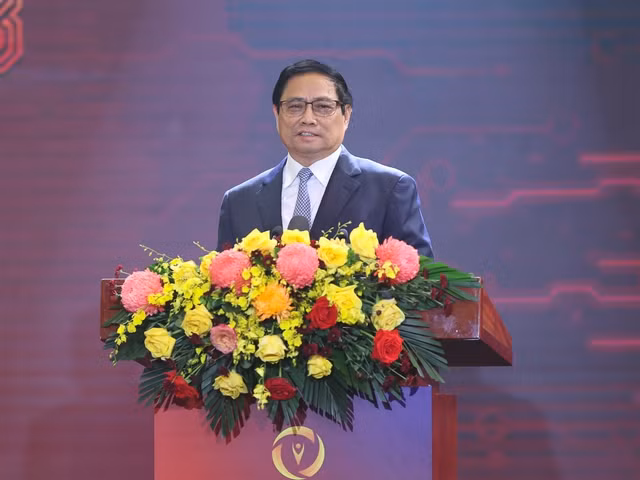 Thủ tướng Phạm Minh Chính đánh giá cao những nỗ lực, quyết tâm và kết quả đạt được trong công cuộc chuyển đổi số quốc gia. Ảnh: VGP/Nhật Bắc