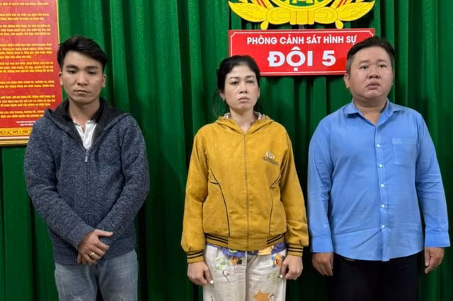 Các đối tượng quản lý 2 nhà hàng ở quận Bình Tân. Các đối tượng quản lý 2 nhà hàng ở quận Bình Tân.