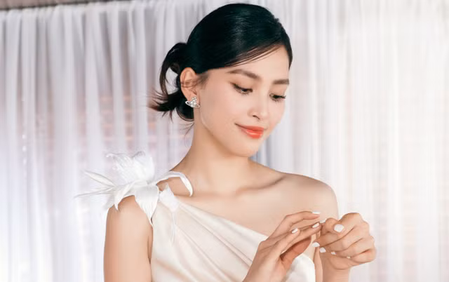 Nhan sắc của Hoa hậu Tiểu Vy sau 5 năm đăng quang khiến nhiều người trầm trồ. Ảnh: Team Kiếng Cận Nhan sắc của Hoa hậu Tiểu Vy sau 5 năm đăng quang khiến nhiều người trầm trồ. Ảnh: Team Kiếng Cận