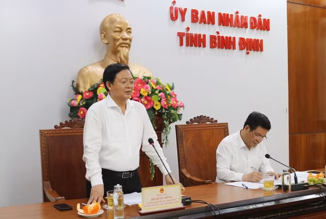 Bí thư Tỉnh uỷ Bình Định Hồ Quốc Dũng phát biểu tại buổi làm việc với Bộ trưởng Bộ Công Thương Nguyễn Hồng Diên
