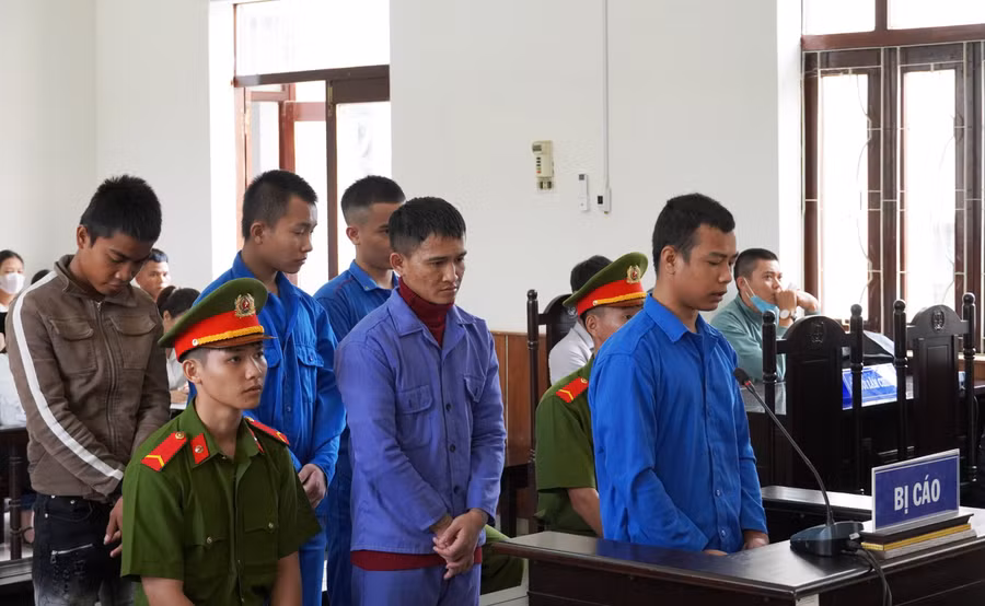 Các bị cáo tại phiên tòa. Ảnh: VL Các bị cáo tại phiên tòa. Ảnh: VL