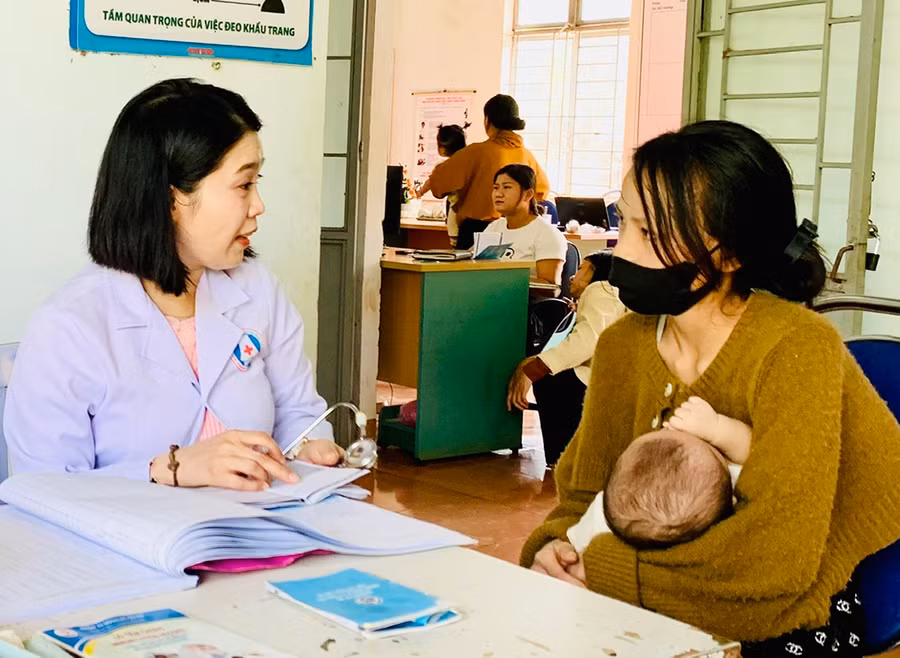Khi bị đau ốm, người dân cần đến các cơ sở y tế thăm khám để được bác sĩ chẩn đoán đúng bệnh và điều trị hiệu quả. Ảnh: N.N