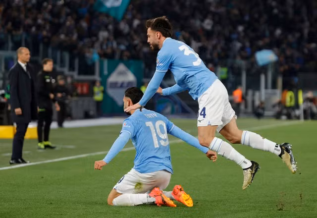 Castellanos ăn mừng sau khi ghi bàn mở tỉ số cho Lazio.