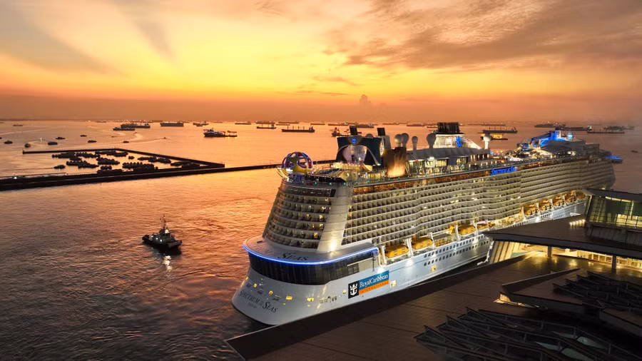 Du thuyền Spectrum of the Seas thuộc hạng siêu sang Quantum-Ultra của hãng du lịch tàu biển Royal Caribbean. Ảnh: Royal Caribbean