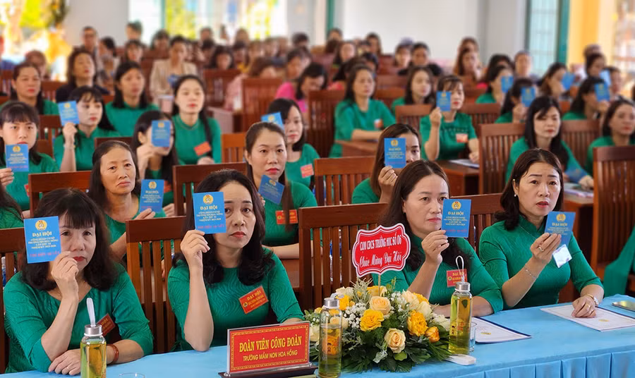 Đại hội điểm Công đoàn cơ sở Trường Mầm non Hoa Hồng (TP. Pleiku). Ảnh: Đinh Yến Đại hội điểm Công đoàn cơ sở Trường Mầm non Hoa Hồng (TP. Pleiku). Ảnh: Đinh Yến