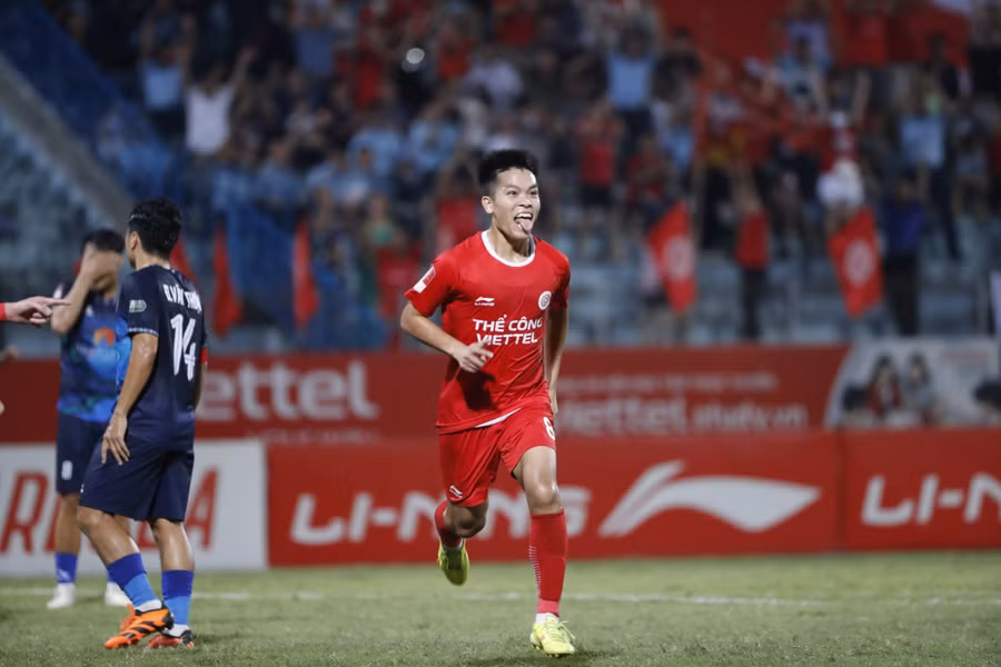Hữu Thắng lập công. Ảnh: MINH TÚ