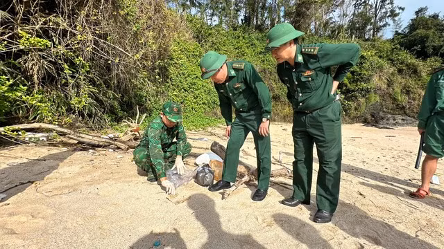 Bộ đội Biên phòng Quảng Ngãi tuần tra, giám sát vùng biển Bình Hải, nơi phát hiện lô ma túy. Ảnh: T.Trực