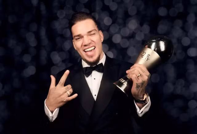 Ederson giành giải "Thủ môn nam xuất sắc nhất". Ederson giành giải "Thủ môn nam xuất sắc nhất".