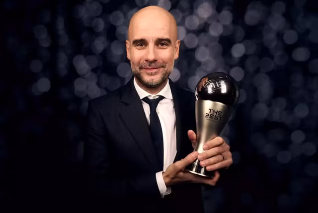 Pep Guardiola lần đầu tiên nhận giải HLV xuất sắc. Pep Guardiola lần đầu tiên nhận giải HLV xuất sắc.