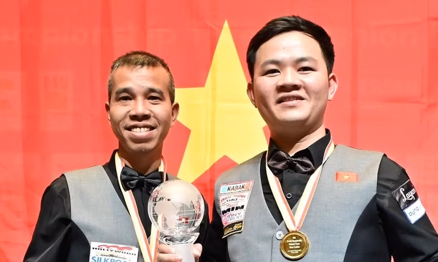 Hai cơ thủ Quyết Chiến và Phương Vinh giành chức vô địch. (Nguồn: Billard1) Hai cơ thủ Quyết Chiến và Phương Vinh giành chức vô địch. (Nguồn: Billard1)