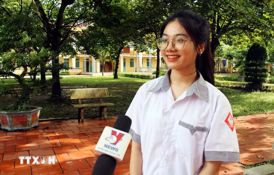Em Phạm Quỳnh Anh trả lời phỏng vấn của TTXVN. (Ảnh: Nguyễn Lành/TTXVN) Em Phạm Quỳnh Anh trả lời phỏng vấn của TTXVN. (Ảnh: Nguyễn Lành/TTXVN)