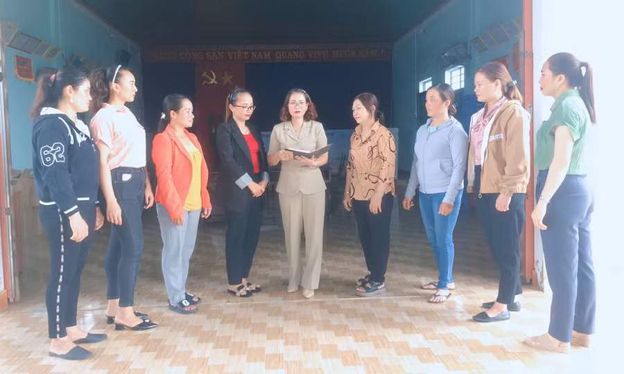 Hội Liên hiệp phụ nữ xã Tú An quan tâm phát triển các câu lạc bộ nhằm kịp thời đưa thông tin đến hội viên. Ảnh: N.H Hội Liên hiệp phụ nữ xã Tú An quan tâm phát triển các câu lạc bộ nhằm kịp thời đưa thông tin đến hội viên. Ảnh: N.H
