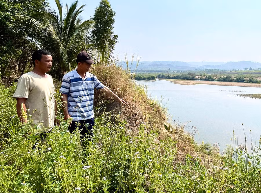 Người dân mong muốn các cấp ngành, địa phương sớm có phương án hỗ trợ người dân chống sạt lở nhằm bảo vệ tính mạng và tài sản của mình. Ảnh: Minh Nguyễn Người dân mong muốn các cấp ngành, địa phương sớm có phương án hỗ trợ người dân chống sạt lở nhằm bảo vệ tính mạng và tài sản của mình. Ảnh: Minh Nguyễn