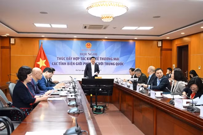 Bộ trưởng Nguyễn Hồng Diên chủ trì hội nghị thúc đẩy hợp tác kinh tế-thương mại các tỉnh biên giới với Trung Quốc. (Ảnh: (PV/Vietnam+)