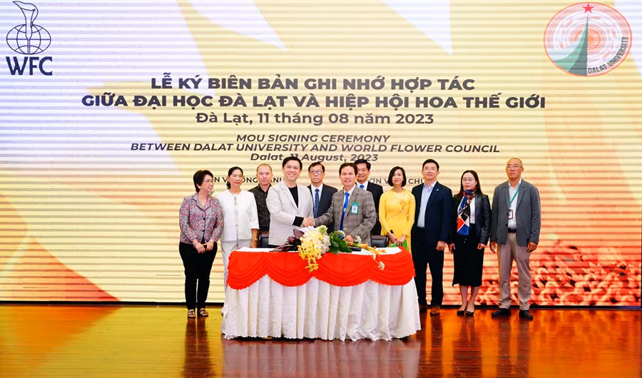 Ký kết hợp tác tổ chức sự kiện giữa Hiệp hội Hoa thế giới và Trường Đại học Đà Lạt
