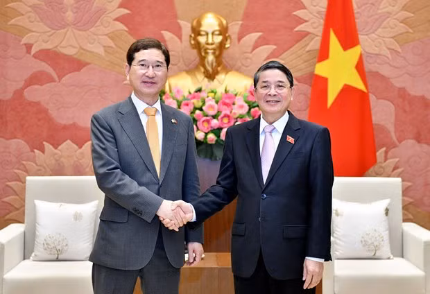 Phó Chủ tịch Quốc hội Nguyễn Đức Hải và ông Kim Hak Yong, Nghị sỹ Quốc hội Hàn Quốc, nguyên Chủ tịch Nhóm Nghị sỹ hữu nghị Hàn Quốc-Việt Nam. (Nguồn: Cổng thông tin điện tử Quốc hội Việt Nam)