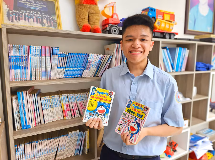Khang khoe những cuốn truyện tranh Doraemon đã giúp bản thân phát triển tư duy Toán học. Ảnh: Mộc Trà