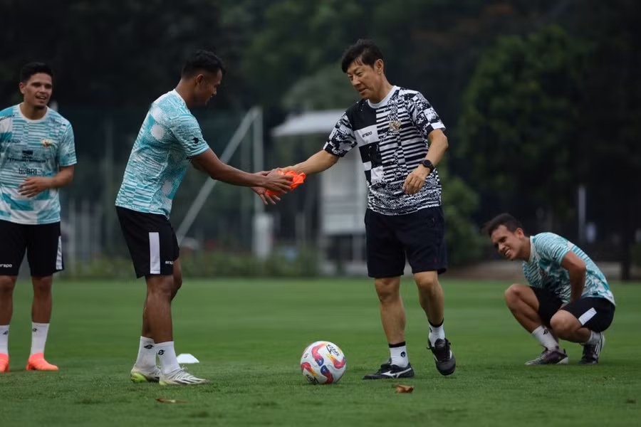 HLV Shin Tae-young dẫn dắt thành công bóng đá Indonesia.