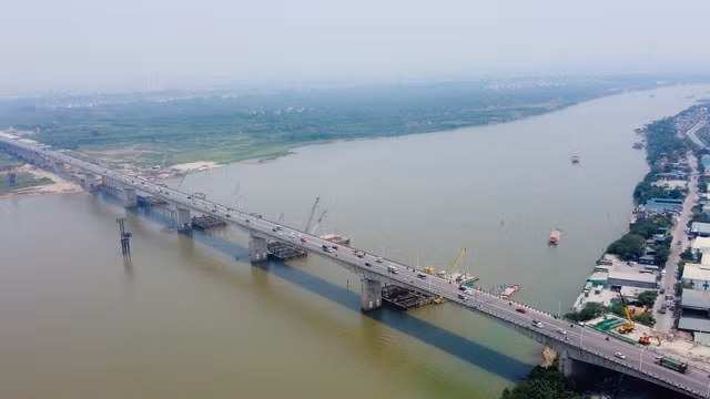 Dự án cầu Vĩnh Tuy giai đoạn 2 thời điểm đang thi công Dự án cầu Vĩnh Tuy giai đoạn 2 thời điểm đang thi công