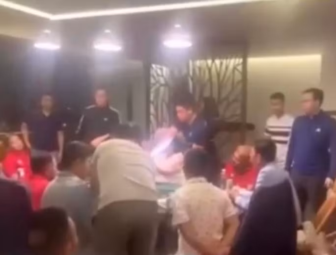 Công an bắt quả tang vụ đánh bạc
