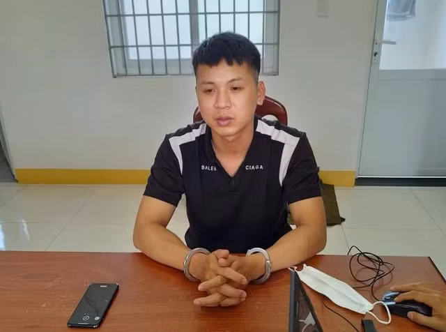 Đối tượng Phan Văn Hiếu tại cơ quan công an