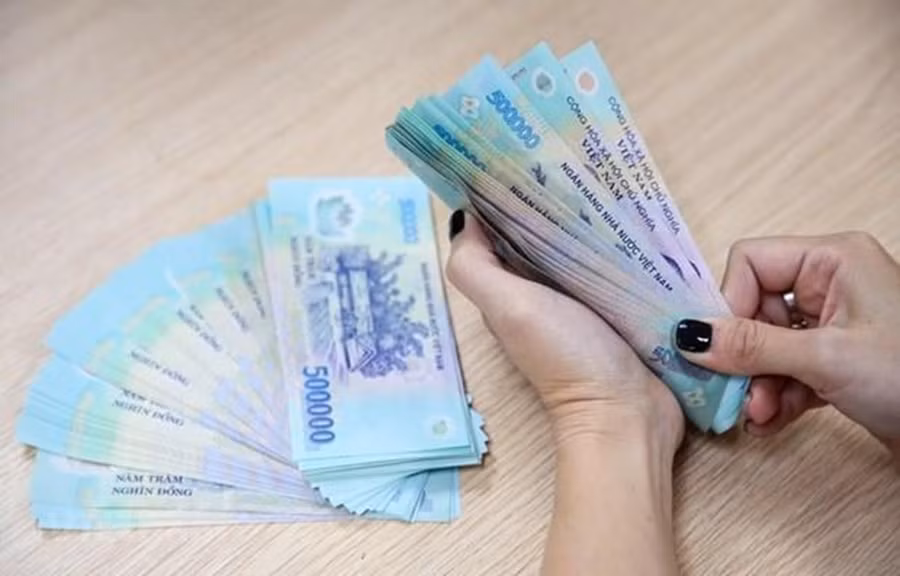 Nhiều khoản trợ cấp bảo hiểm xã hội sẽ tăng theo lương cơ sở. (Ảnh minh hoạ: PV/Vietnam+)