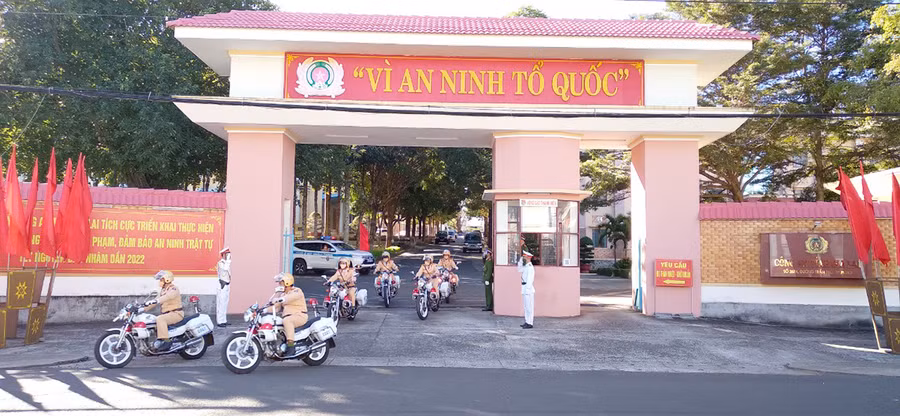Lực lượng CSGT Công an tỉnh Gia Lai ra quân đợt cao điểm đảm bảo TTATGT. Ảnh: Lê Anh