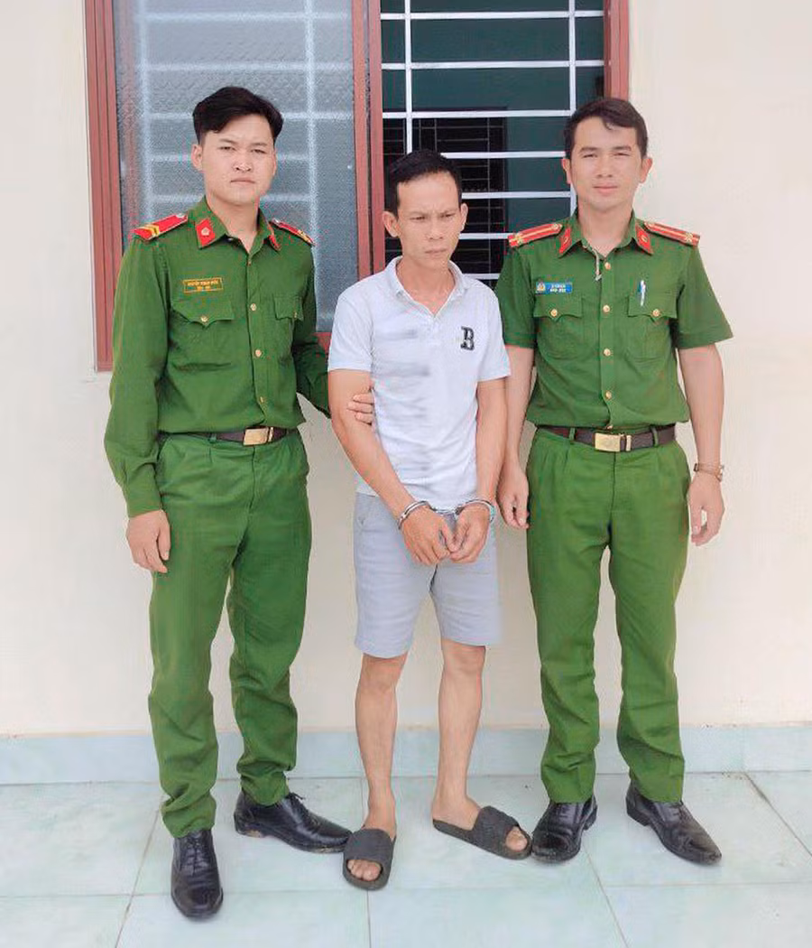 Đối tượng Nguyễn Hưng bị Công an huyện Đak Pơ bắt giữ. Ảnh: Tuyết Mai