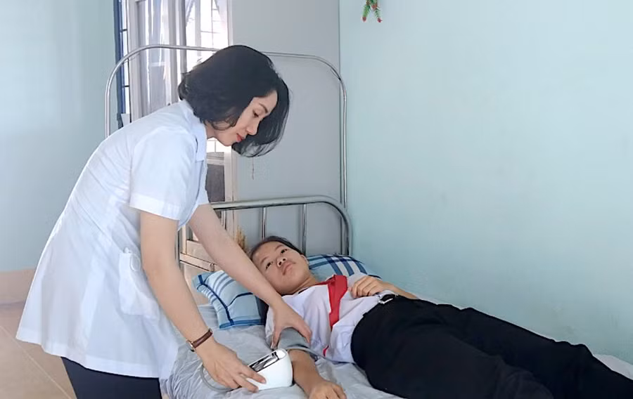 Đội ngũ nhân viên y tế trường học ở Gia Lai rất phấn khởi khi y tế học đường được điều chỉnh từ nhóm danh mục hỗ trợ, phục vụ sang nhóm vị trí việc làm chuyên môn dùng chung. Ảnh: M.T