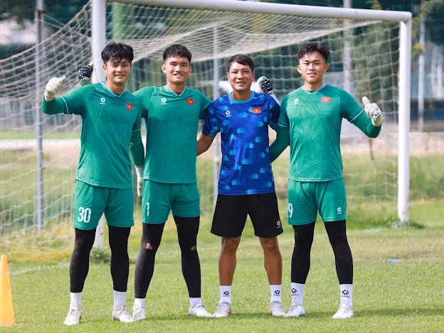 Các thủ môn của U.19 Việt Nam. Ảnh VFF