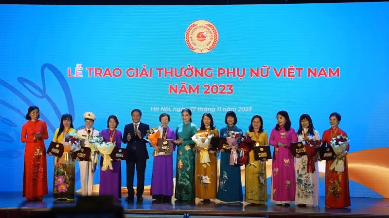 Vinh danh các tập thể, cá nhân đạt Giải thưởng Phụ nữ Việt Nam năm 2023.