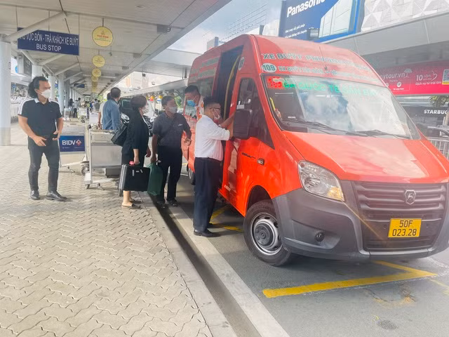 Xe buýt đón khách tại sân bay Tân Sơn Nhất Xe buýt đón khách tại sân bay Tân Sơn Nhất