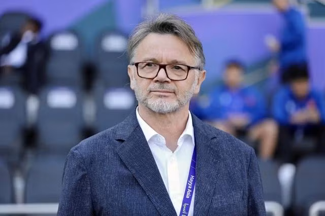 HLV Troussier cần kết hợp khéo léo cầu thủ trẻ với lứa đàn anh. Ảnh: NGỌC LINH