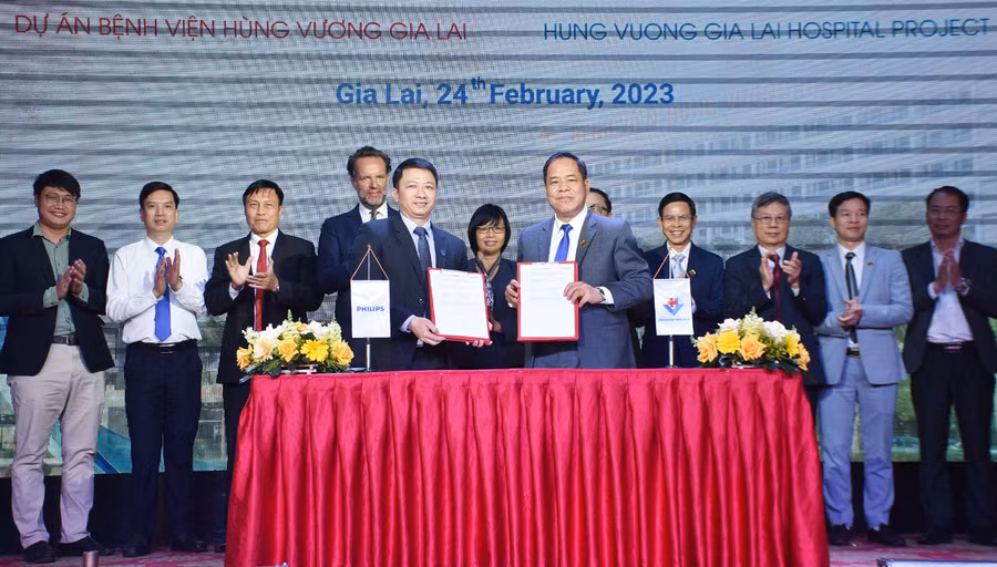 Quang cảnh lễ ký kết giữa Bệnh viện Hùng Vương Gia Lai và Tập đoàn Philips. Ảnh: Hà Phương Quang cảnh lễ ký kết giữa Bệnh viện Hùng Vương Gia Lai và Tập đoàn Philips. Ảnh: Hà Phương