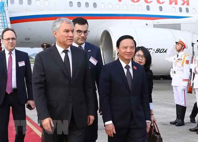 Chủ tịch Duma Quốc gia Quốc hội Nga đến Hà Nội, bắt đầu thăm Việt Nam ảnh 4 Chủ tịch Duma Quốc gia Quốc hội Nga đến Hà Nội, bắt đầu thăm Việt Nam ảnh 4