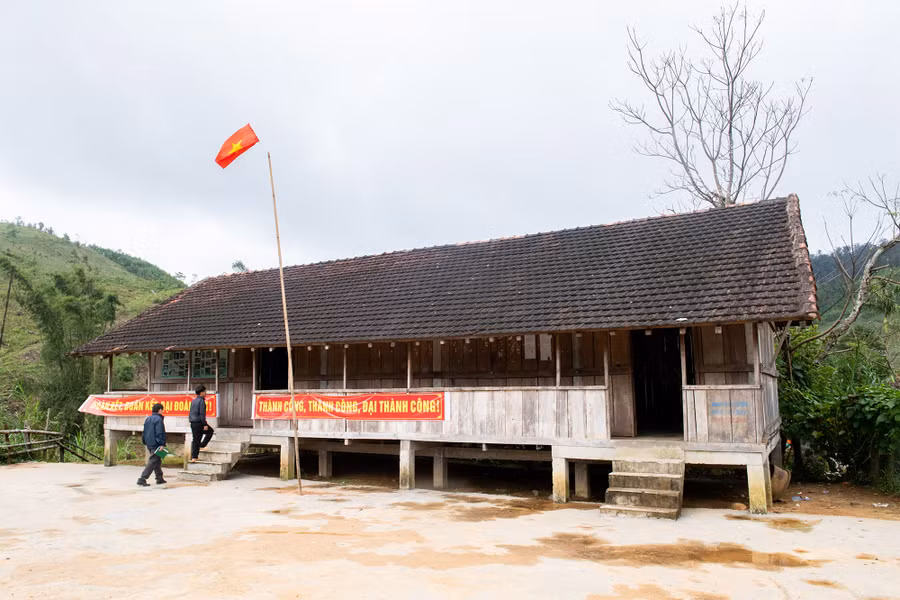 Văn hóa kiến trúc nhà rông, nhà dài của các dân tộc được lưu giữ.