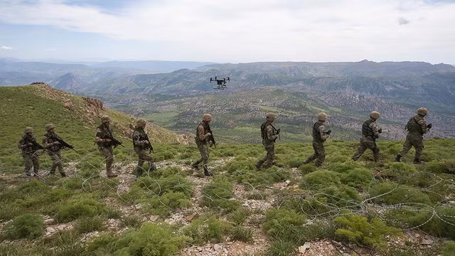 Binh sĩ Thổ Nhĩ Kỳ trong một lần tiến quân ở núi Qandil (Iraq) để tấn công PKK. Ảnh: Anadolu Binh sĩ Thổ Nhĩ Kỳ trong một lần tiến quân ở núi Qandil (Iraq) để tấn công PKK. Ảnh: Anadolu