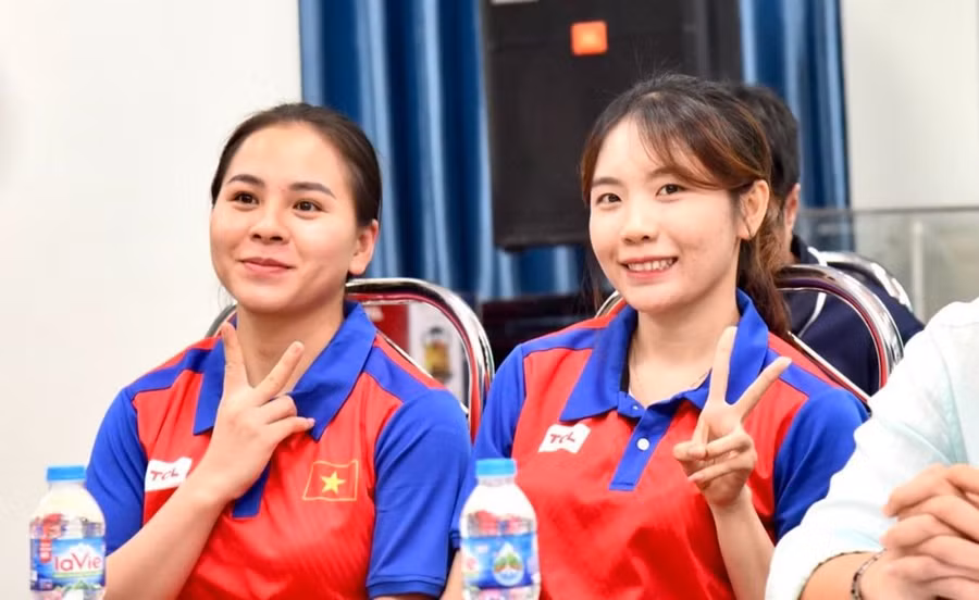 Vận động viên bắn súng Trịnh Thu Vinh và Lê Thị Mộng Tuyền. (Nguồn: Báo Tiền Phong) Vận động viên bắn súng Trịnh Thu Vinh và Lê Thị Mộng Tuyền. (Nguồn: Báo Tiền Phong)