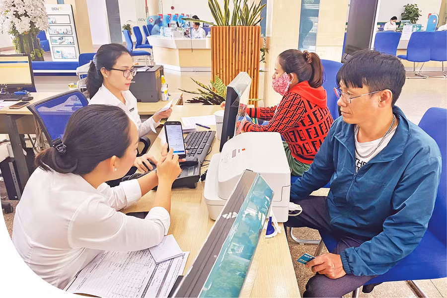Năm 2022, BIDV Gia Lai đã phát triển mới 11.500 khách hàng sử dụng SmartBanking. Ảnh: H.T