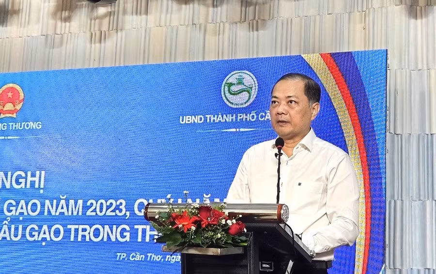 Ông Nguyễn Anh Sơn, Cục trưởng Cục Xuất nhập khẩu thông tin về xuất khẩu gạo. (Ảnh: PV/Vietnam+) Ông Nguyễn Anh Sơn, Cục trưởng Cục Xuất nhập khẩu thông tin về xuất khẩu gạo. (Ảnh: PV/Vietnam+)