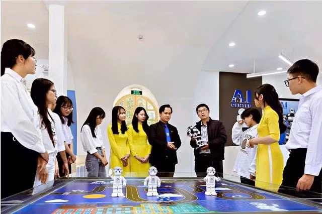 Lâm Đồng có chính sách riêng để hỗ trợ, thu hút nguồn nhân lực có trình độ. ẢNH: GIA BÌNH