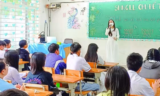Cô trò lớp 11 Trường THPT Võ Văn Kiệt (quận 8, TPHCM) trong một giờ trên lớp. Ảnh: THU TÂM Cô trò lớp 11 Trường THPT Võ Văn Kiệt (quận 8, TPHCM) trong một giờ trên lớp. Ảnh: THU TÂM