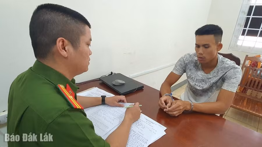Đối tượng Trần Hữu Phước tại cơ quan công an.
