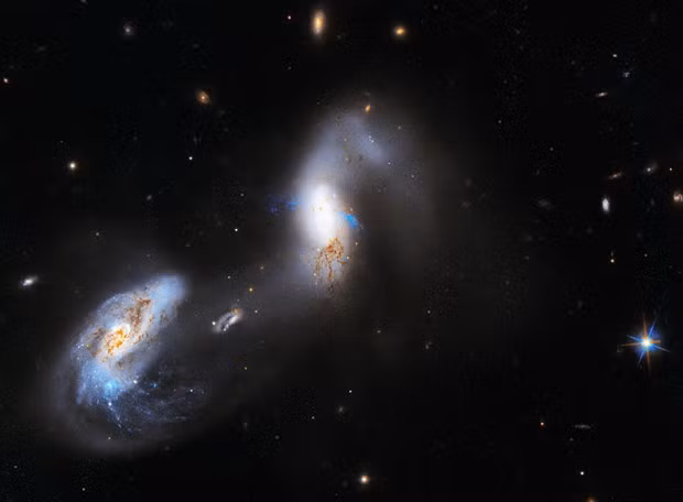 Hình ảnh mới về thiên hà AM 1214-255. (Nguồn: NASA)