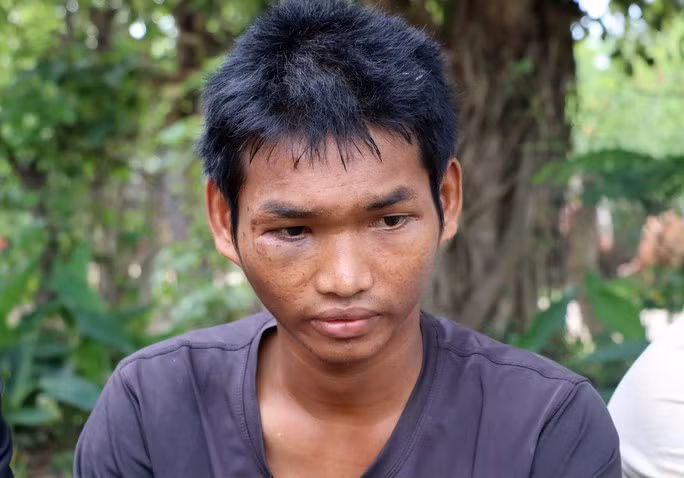 Anh Y Dũn Bkrông kể lại việc bị bắt làm con tin suốt 4 ngày Anh Y Dũn Bkrông kể lại việc bị bắt làm con tin suốt 4 ngày