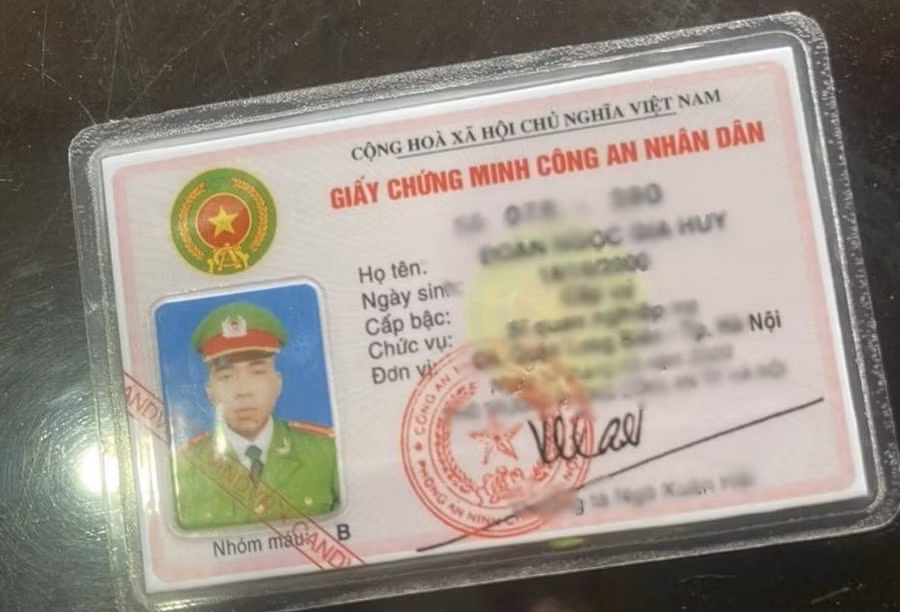 H. khai nhận ra tiệm photocopy làm giả giấy tờ để xin bỏ qua lỗi vi phạm giao thông khi đi đường. Ảnh: Công an cung cấp
